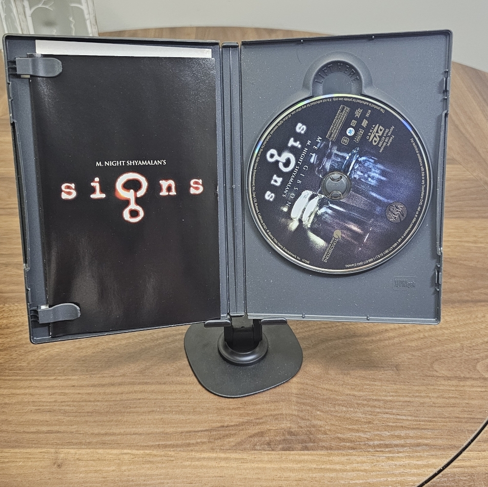 Signs DVD - Picture 2 of 3